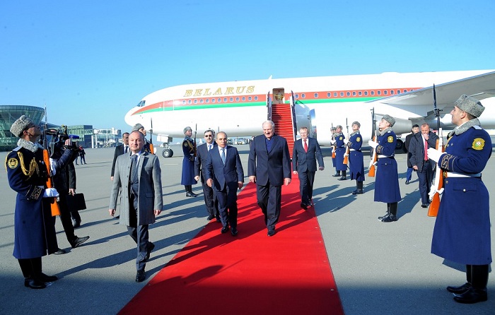 Präsident von Weißrussland Alexander Lukaschenko zu Staatsbesuch in Aserbaidschan eingetroffen